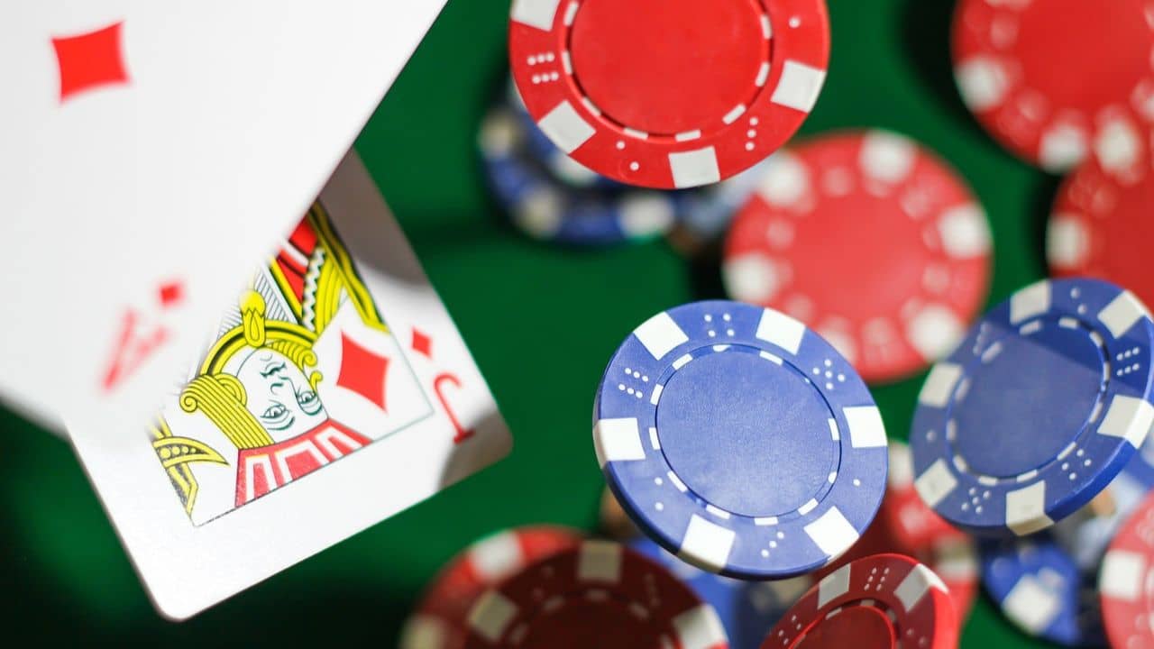 What Is The Best Blackjack Tournament Strategy For SG Players?